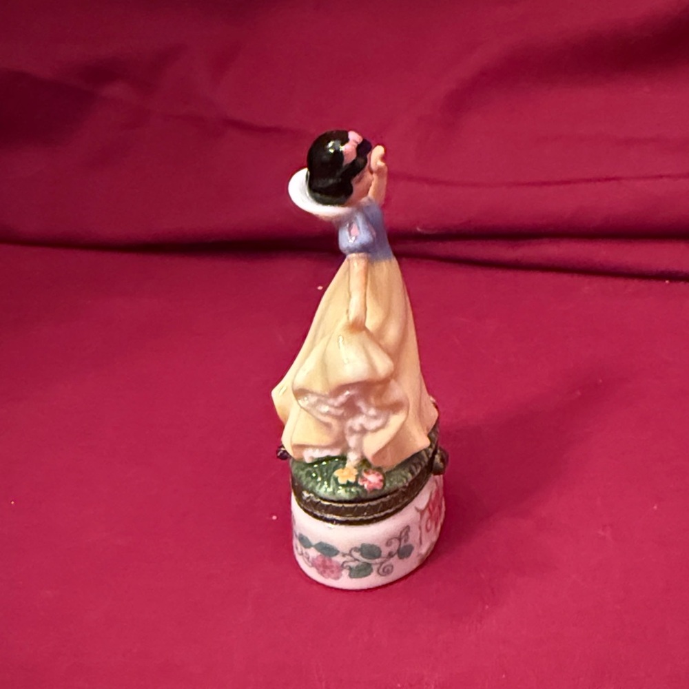 Disney Snow White Porcelain Trinket Box with Apple Basket - Picture 5 of 10